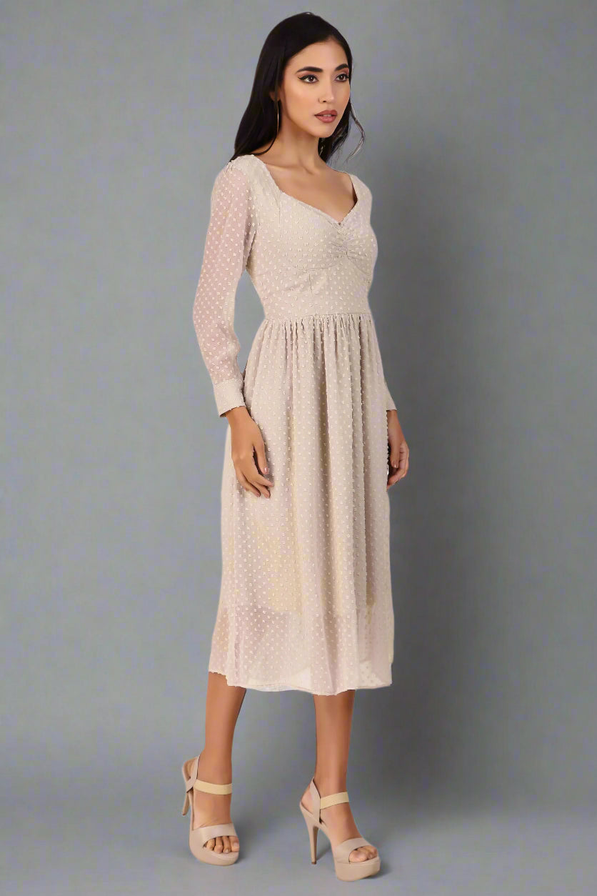 BoheeWohee Casual Dress in Chiffon with Sweetheart Neckline and Long Sleeves- Light Pink