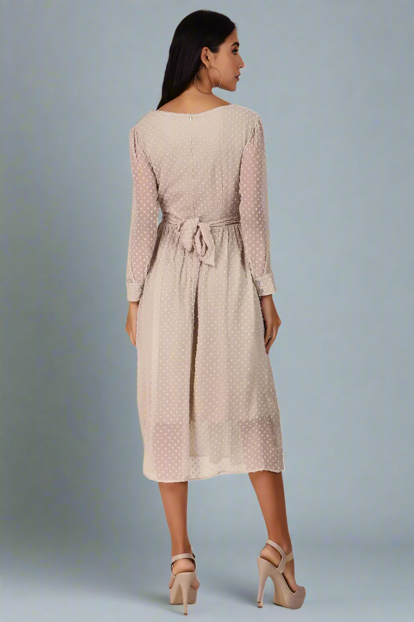 BoheeWohee Casual Dress in Chiffon with Sweetheart Neckline and Long Sleeves- Light Pink