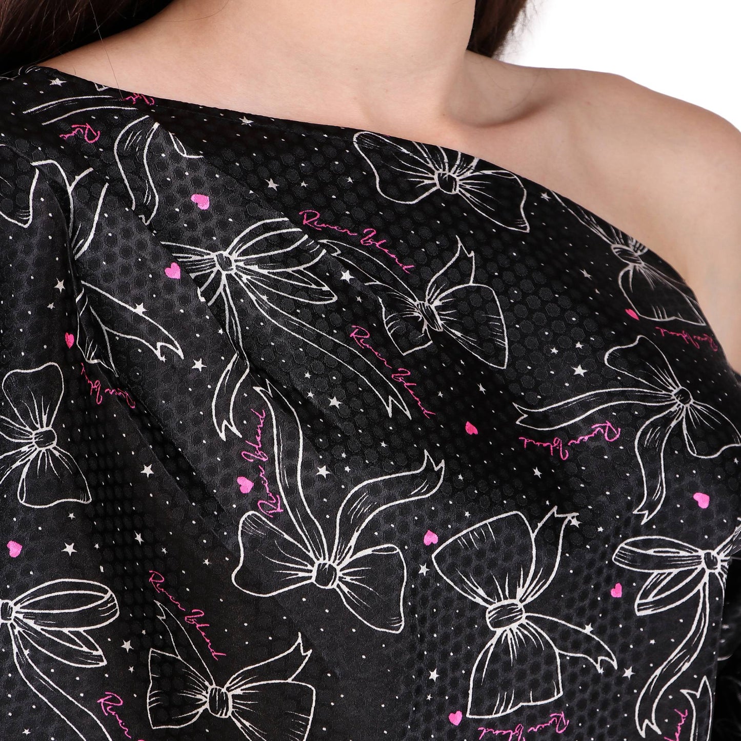 black one shoulder top
